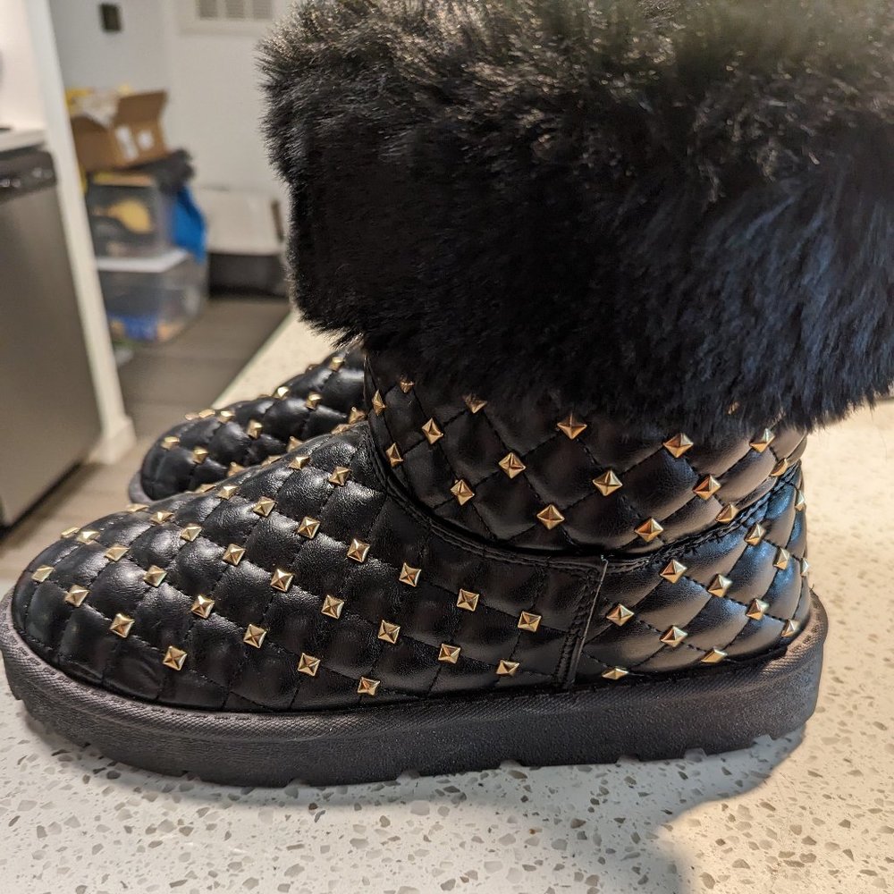 Fuzzy black boots